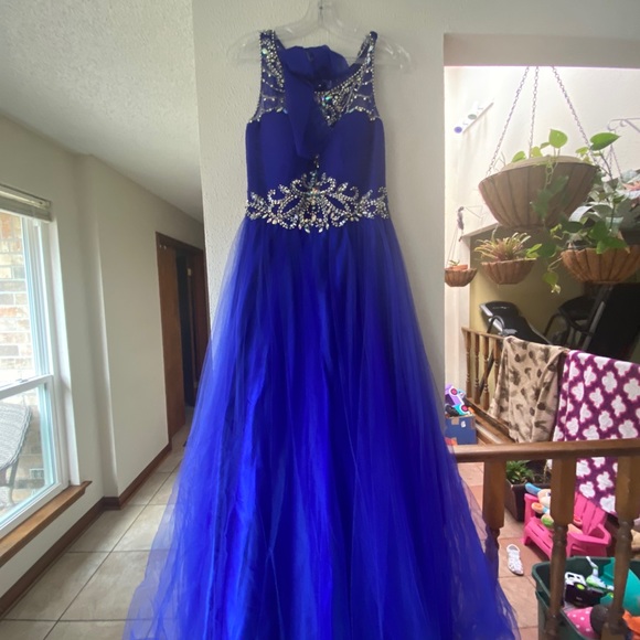 Fiesta Formal sequin dress 👗 - Picture 2 of 9